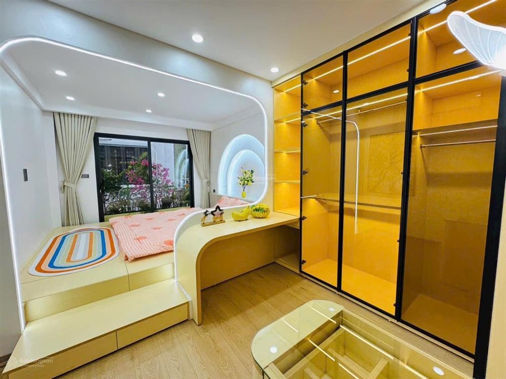 Bán nhà riêng 46m2, 5 tầng thang máy giá 14,6 tỷ tại tân mai, hoàng mai, 10m ra ô tô tránh,siêu đẹp