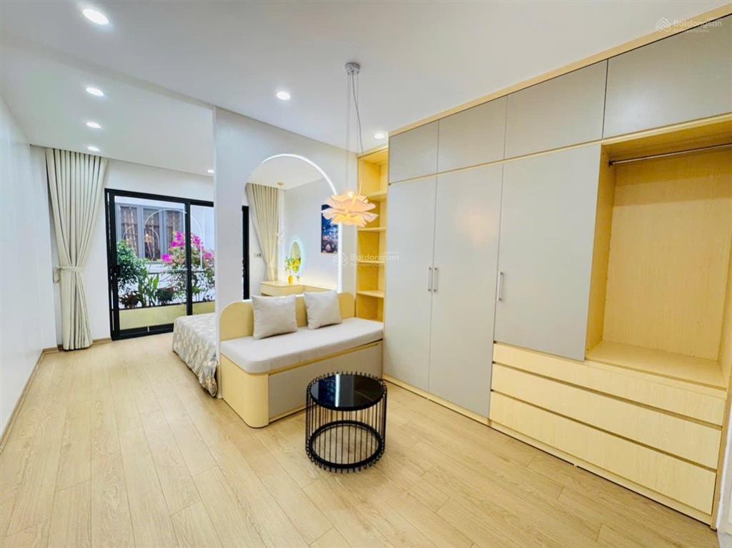 Bán nhà riêng 46m2, 5 tầng thang máy giá 14,6 tỷ tại tân mai, hoàng mai, 10m ra ô tô tránh,siêu đẹp