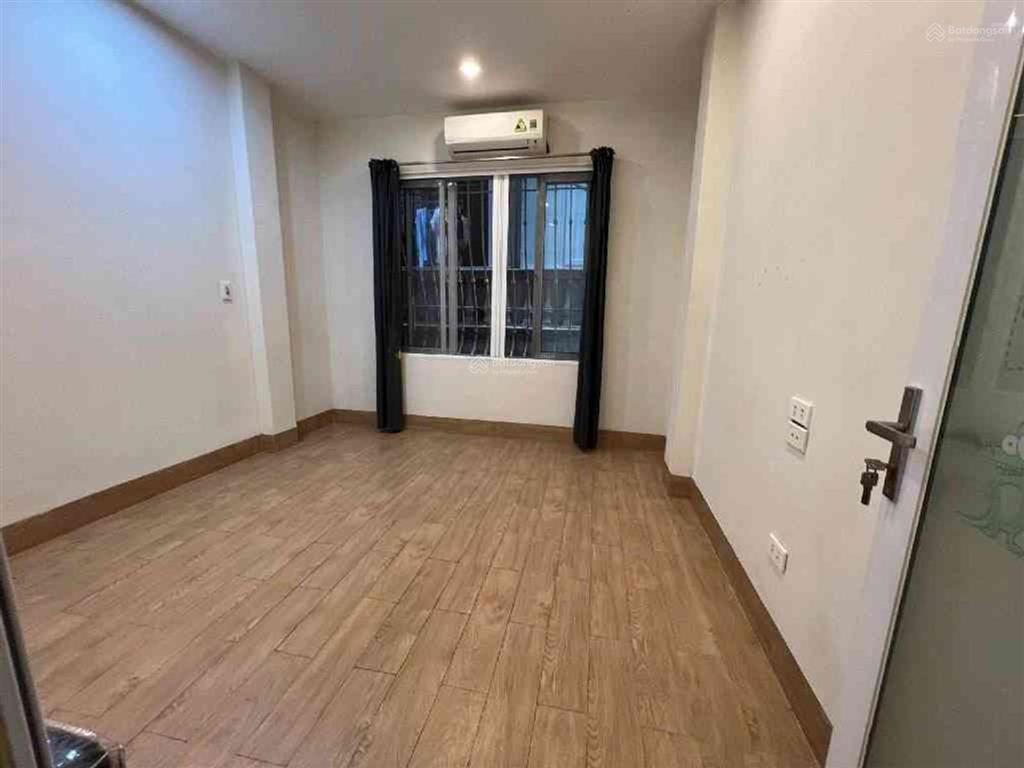 Bán nhà riêng tại yên lạc, hai bà trưng 40m². 20m ra ô tô tránh. phân lô siêu đẹp, giá 11.9 tỷ.
