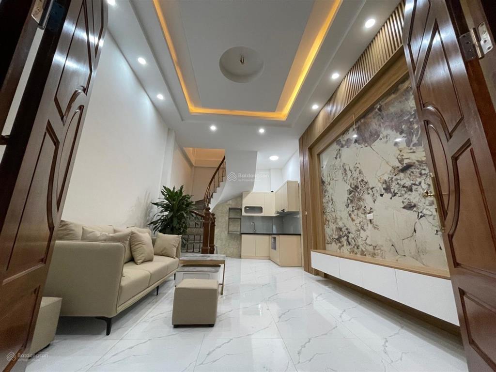 Bán nhà hoàng văn thụ  hoàng mai (gần hồ đền lừ) 34m2, 5 tầng, 7.95 tỷ, đẹp dân xây, 20m ra ô tô