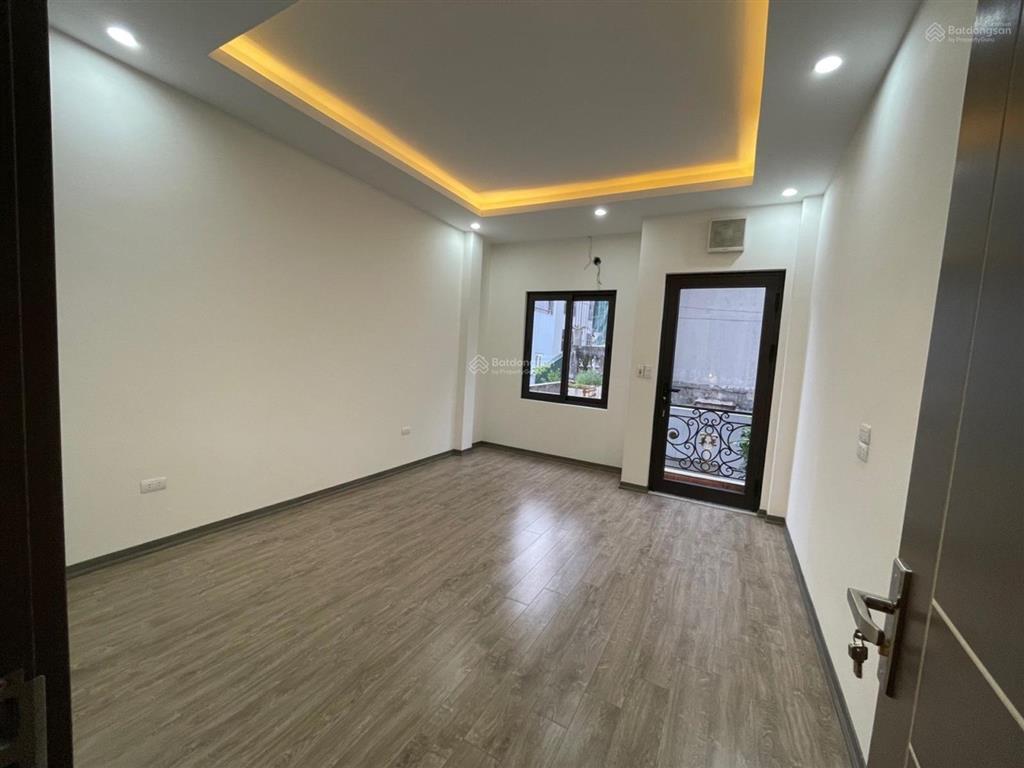Bán nhà hoàng văn thụ  hoàng mai (gần hồ đền lừ) 34m2, 5 tầng, 7.95 tỷ, đẹp dân xây, 20m ra ô tô