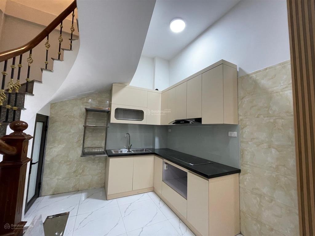 Bán nhà hoàng văn thụ  hoàng mai (gần hồ đền lừ) 34m2, 5 tầng, 7.95 tỷ, đẹp dân xây, 20m ra ô tô