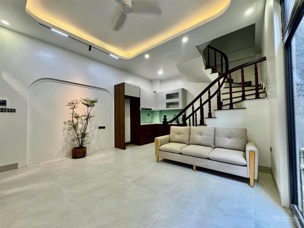 Bán nhà phố hoàng mai thông sang nguyễn đức cảnh. lô góc, 30m2 * 5 tầng, 10m ra ô tô. cực đẹp.