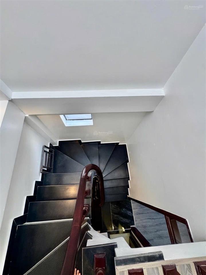 Bán nhà phố hoàng mai thông sang nguyễn đức cảnh. lô góc, 30m2 * 5 tầng, 10m ra ô tô. cực đẹp.