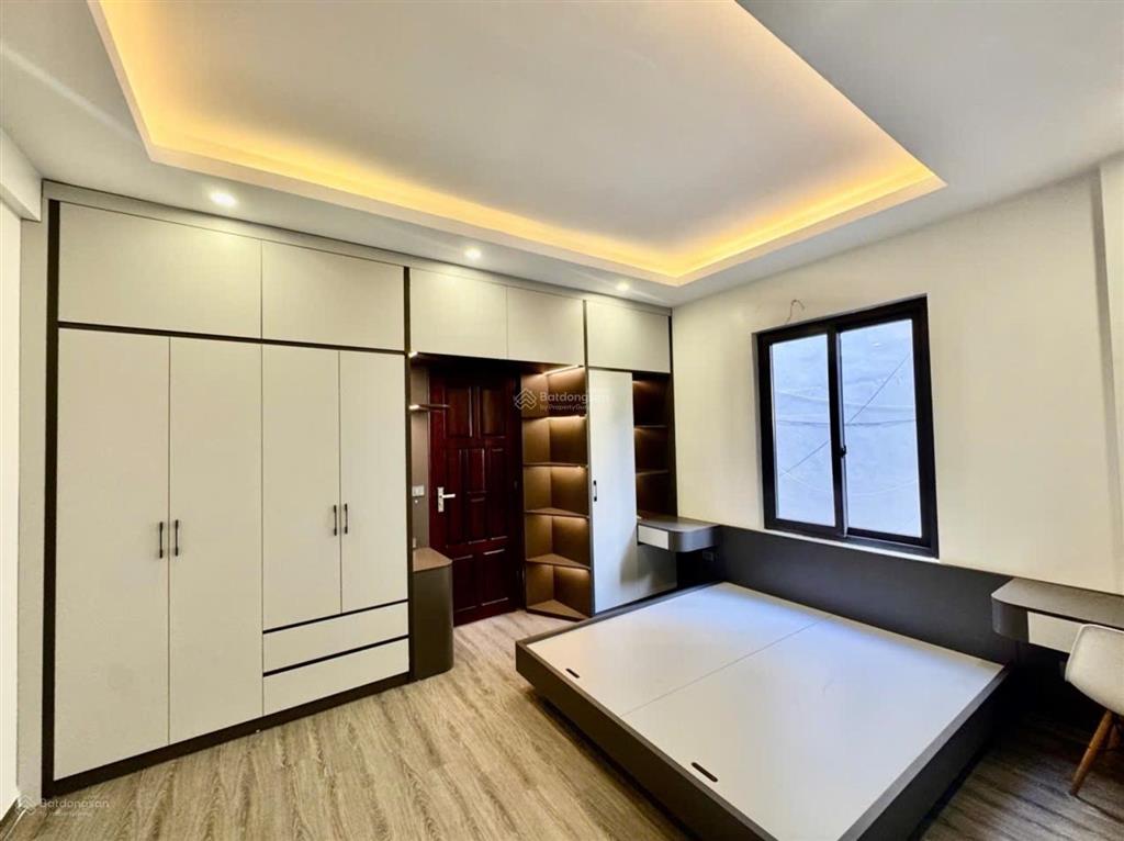 Bán nhà phố hoàng mai thông sang nguyễn đức cảnh. lô góc, 30m2 * 5 tầng, 10m ra ô tô. cực đẹp.