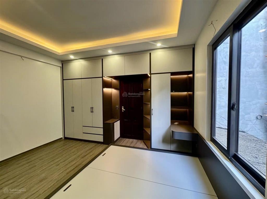 Bán nhà phố hoàng mai thông sang nguyễn đức cảnh. lô góc, 30m2 * 5 tầng, 10m ra ô tô. cực đẹp.