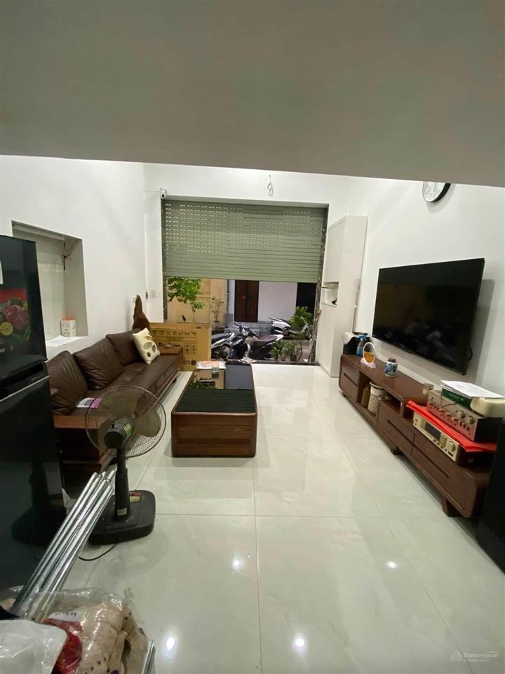 Bán nhà tân mai, hoàng mai. 30m2 * 3 tầng. kinh doanh, ô tô đỗ cửa, không quy hoạch, giá 4,75 tỷ
