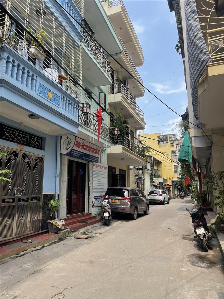 Bán nhà tân mai, hoàng mai. 30m2 * 3 tầng. kinh doanh, ô tô đỗ cửa, không quy hoạch, giá 4,75 tỷ