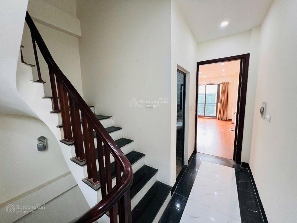 Bán nhà tại giáp nhị, trương định 33m2, 5 tầng, 9,8 tỷ ô tô đỗ cửa, 2 thoáng trước sau, siêu đẹp.