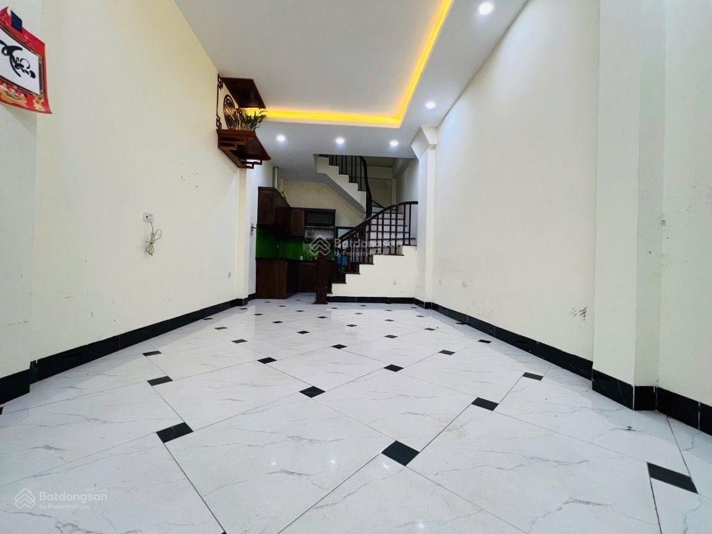 Bán nhà tại giáp nhị, trương định 33m2, 5 tầng, 9,8 tỷ ô tô đỗ cửa, 2 thoáng trước sau, siêu đẹp.
