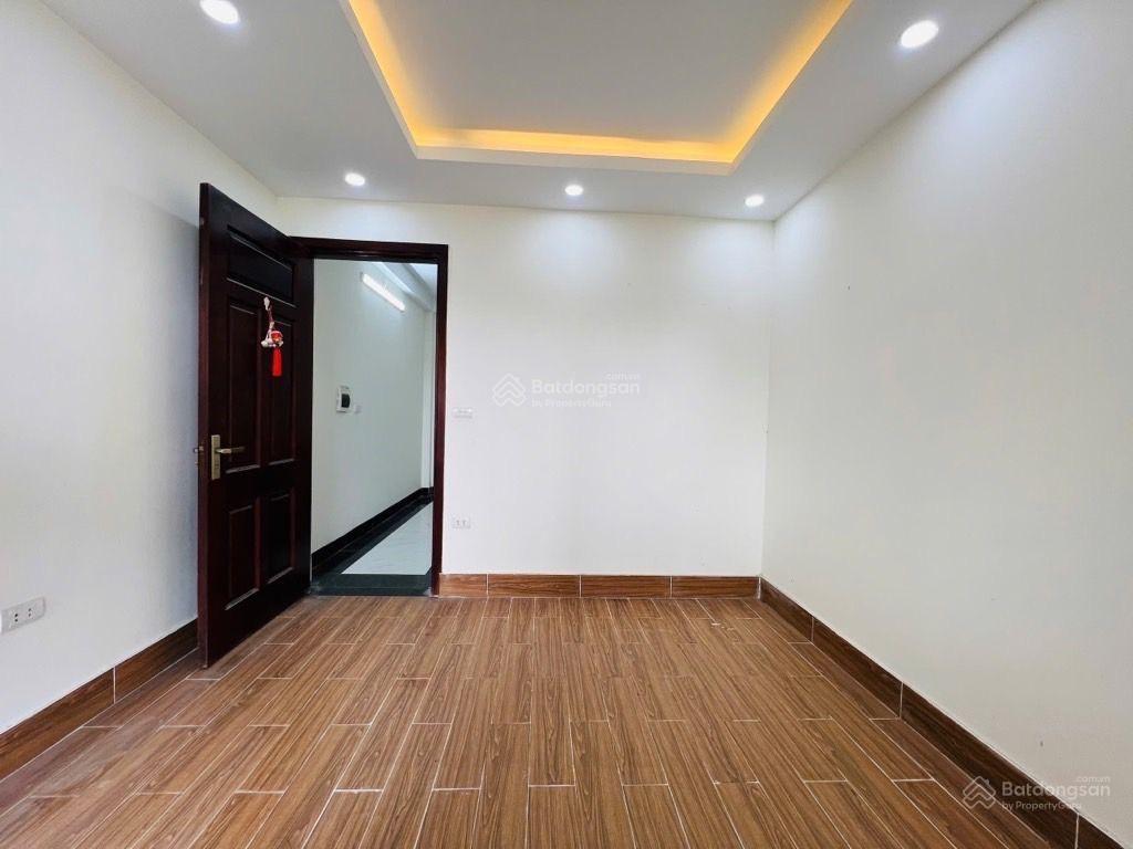 Bán nhà tại giáp nhị, trương định 33m2, 5 tầng, 9,8 tỷ ô tô đỗ cửa, 2 thoáng trước sau, siêu đẹp.