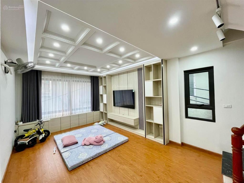 Bán nhà trương định  hoàng mai. 5 tầng, lô góc, ngõ thông kinh doanh, 4 chỗ đỗ cửa, giá 9,8 tỷ.