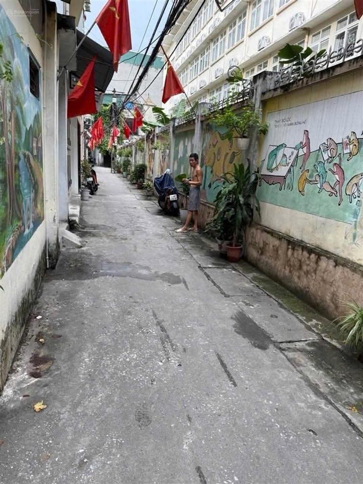 Bán nhà ngõ quỳnh  minh khai. 16m2*2 tầng, ngõ thông kinh doanh. giá 2,85 tỷ (sổ đỏ chính chủ)