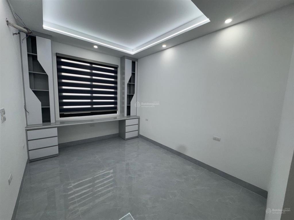 Bán nhà tạ quang bửu, cạnh đại học bách khoa. 30m2, 5 tầng thang máy. 15m ra ô tô tránh giá 11,2 tỷ
