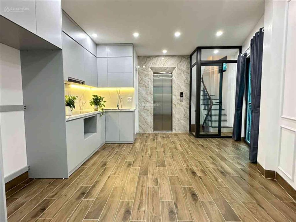 Bán nhà minh khai  hbt 40m2 *6 tầng thang máy, lô góc ngõ thông mới koong, giá 9,8 tỷ.