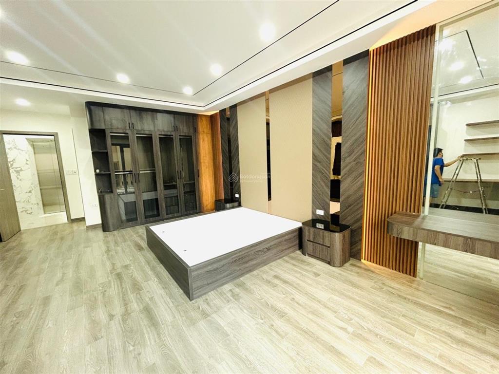 Bán nhà nguyễn chính, tân mai, 50m2, 6 tầng thang máy. mới koong, 10m ra ô tô tránh. giá 13.8 tỷ.