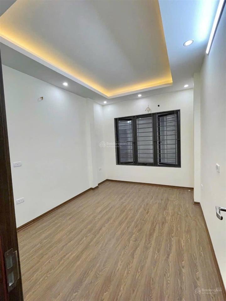 Bán nhà kim ngưu  hai bà trưng 42m2 * 5 tầng siêu đẹp, an sinh đỉnh cao, giá 8,8 tỷ ko quy hoạch.