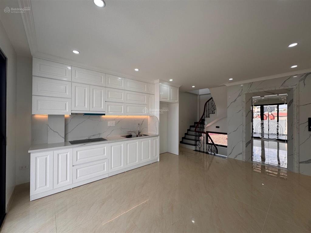Bán nhà kim ngưu, hbt, 48m2 * 7 tầng thang máy, ngõ thông rộng, mới koong, giá 16 tỷ.