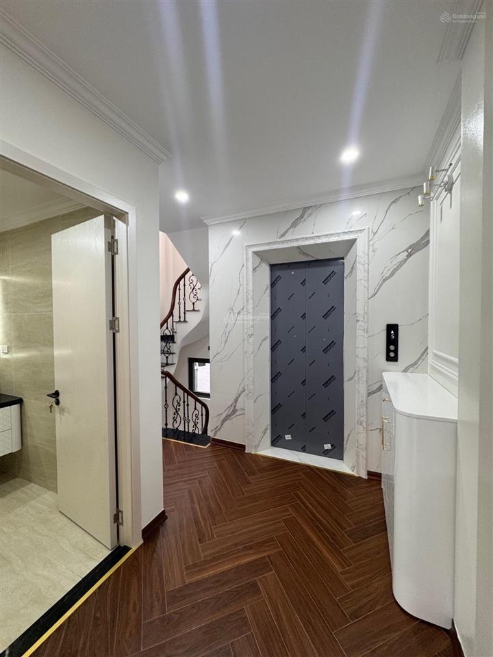 Bán nhà kim ngưu, hbt, 48m2 * 7 tầng thang máy, ngõ thông rộng, mới koong, giá 16 tỷ.
