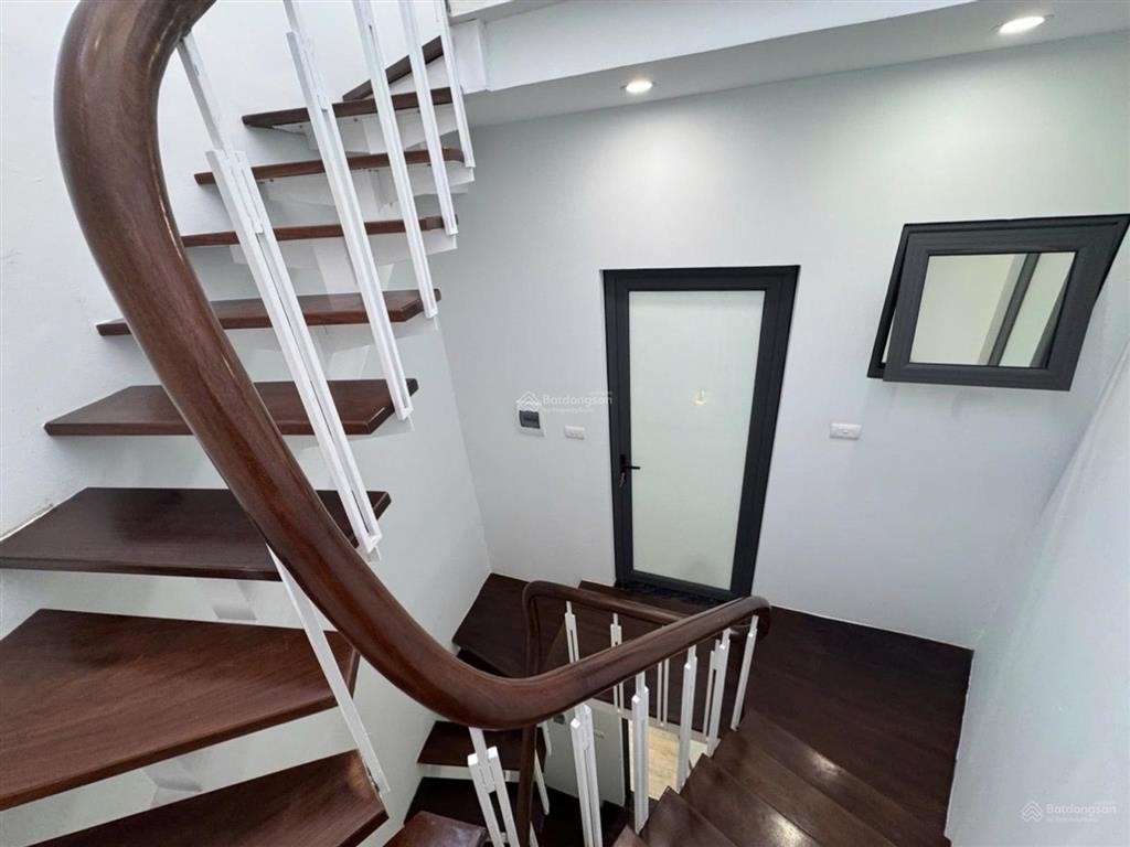 Bán nhà tại hương viên, thọ lão  hbt. 21m2*4 tầng, 10m ra hồ, an sinh đỉnh cao, giá 3,1 tỷ.