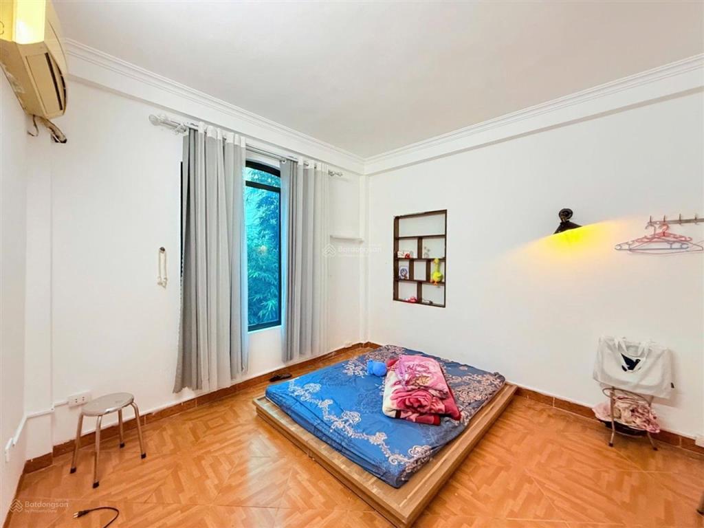 Bán nhà tân mai  hoàng mai, 24m2  4 tầng dân xây, giá 4.4 tỷ, sổ nở hậu, không quy hoạch.