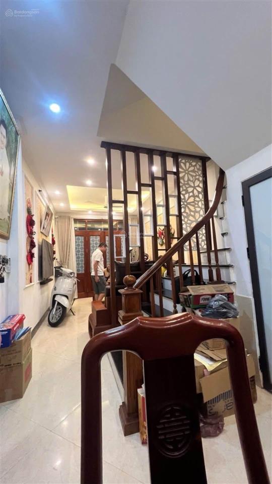 Bán nhà minh khai  hbt  43m2, 5 tầng lô góc, giá 9 tỷ, gần phố ngõ rộng, sổ nở hậu.