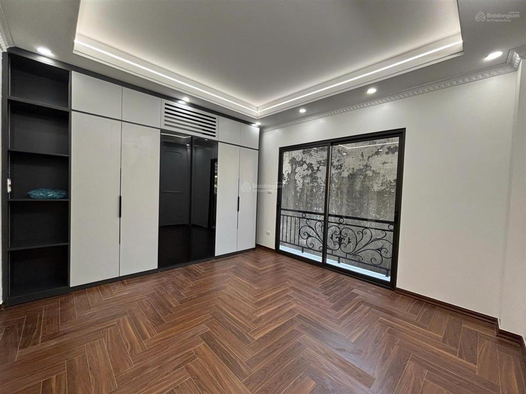 Bán nhà tam trinh  cạnh cầu mai động  32m2  5 tầng thang máy, giá 8.9 tỷ mới koong .