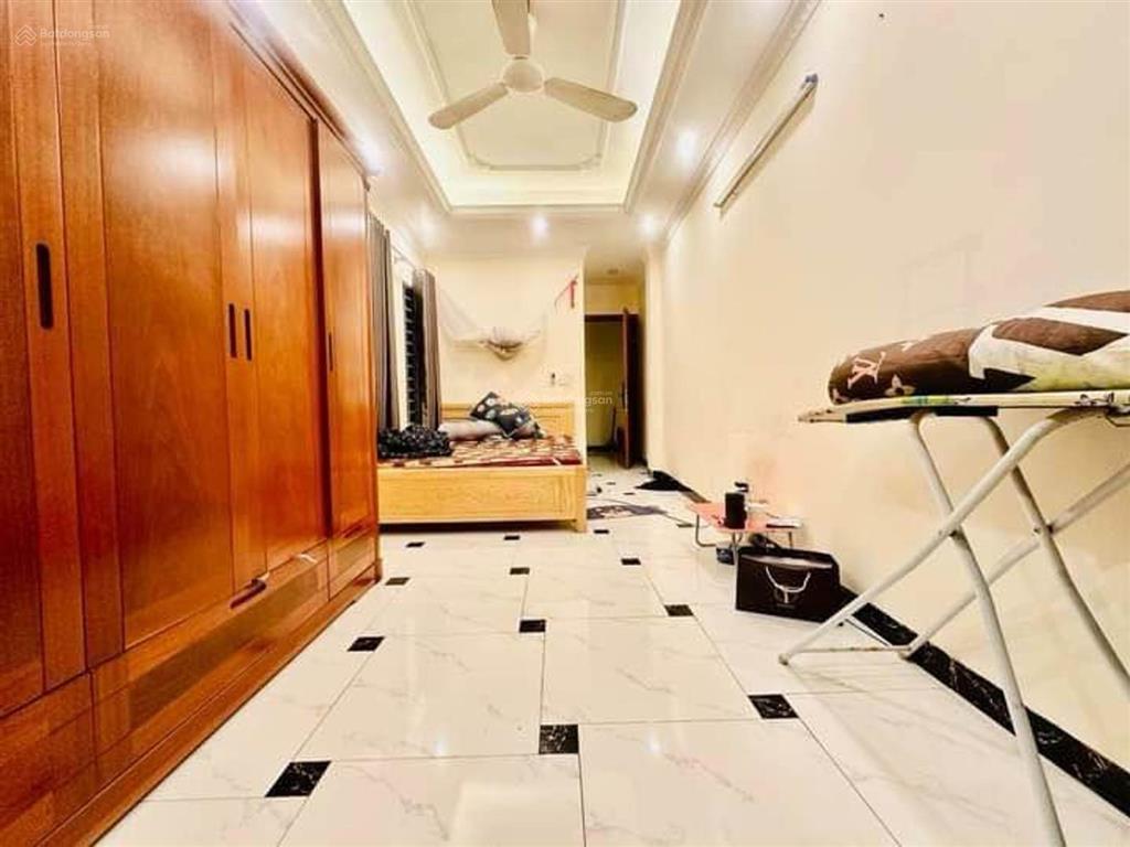 Bán nhà tân mai  hoàng mai  cạnh k35  28m2  4 tầng lô góc. giá 6.5 tỷ, vị trí đẹp  ngõ thông.