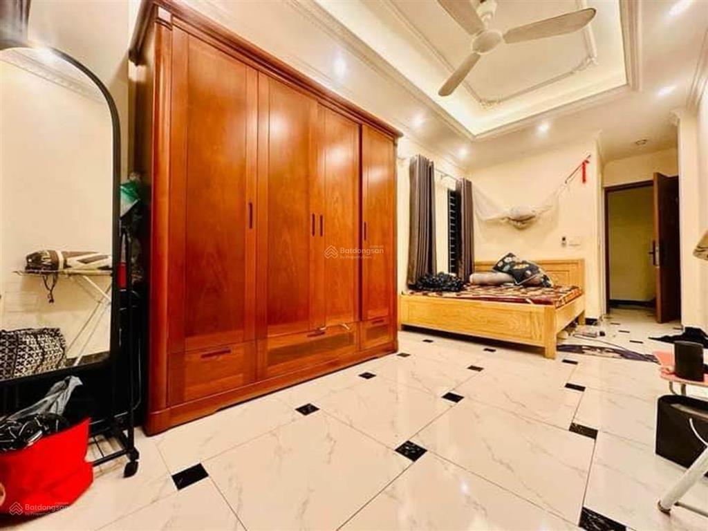 Bán nhà tân mai  hoàng mai  cạnh k35  28m2  4 tầng lô góc. giá 6.5 tỷ, vị trí đẹp  ngõ thông.