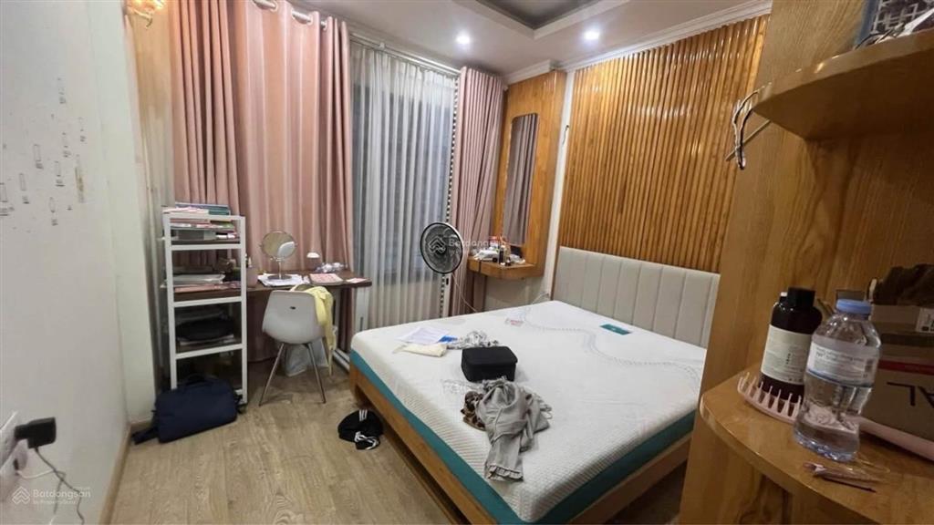 Bán nhà minh khai  hbt  43m2, 5 tầng lô góc, giá 9 tỷ, gần phố ngõ rộng, sổ nở hậu.