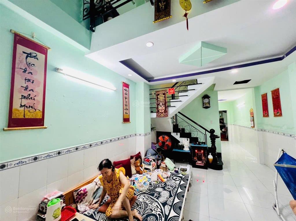 Bán nr 4pn, 4wc giá tốt tại bình thuận, quận 7, 75m2