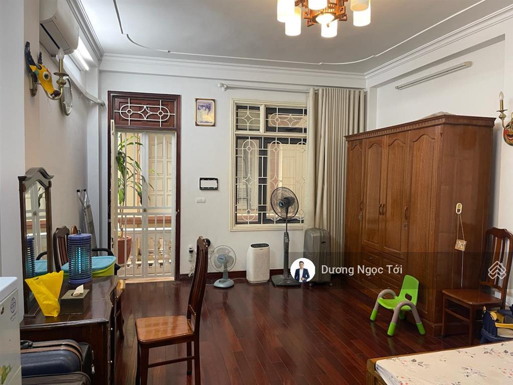 Bán nhà phố trung kính,65m2,4 tầng,5 ngủ,giá 14,x tỷ, ôtô vào, khu vực kinh doanh, mở văn phòng vip