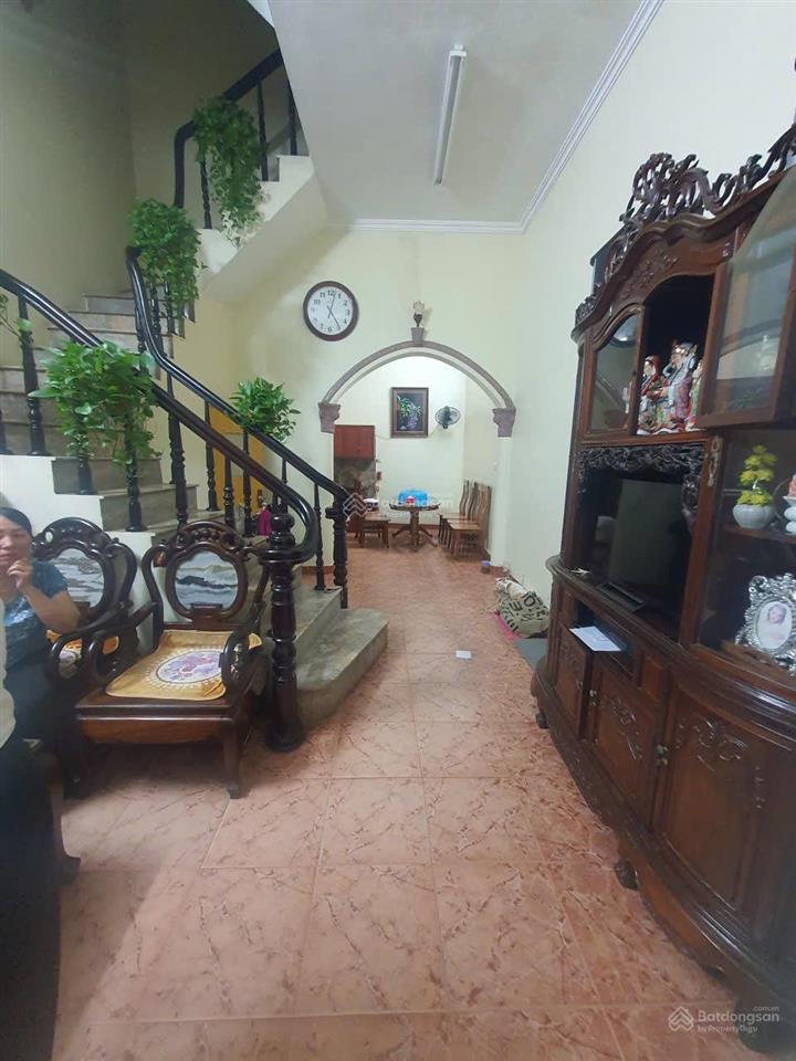 Bán nhà đất phố hà trì tặng nhà 3 tầng dân xây chắc chắn, dt 62m2, 2 thoáng, oto vào nhà