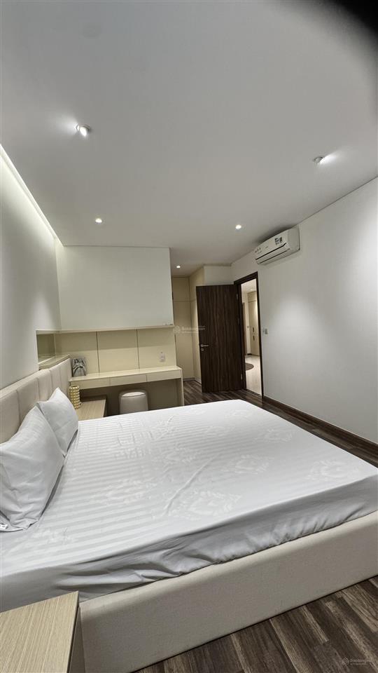 Bán cc 3pn, 2wc tại 200 đường 3/2, p12, q10, 12,9 tỷ, view đẹp.  0907 895 ***  trinh