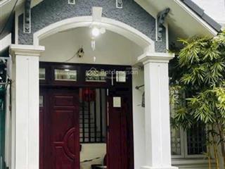  bán căn biệt thự đầu phố ngọc thuỵ dt 120 m x3 tầng x6 mt giá chỉ hơn 100tr /m ô tô thông