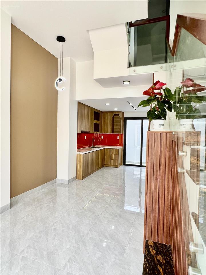 Nhà mới đón tết, đường 8m, 3 lầu, chỉ 4,95 tỷ