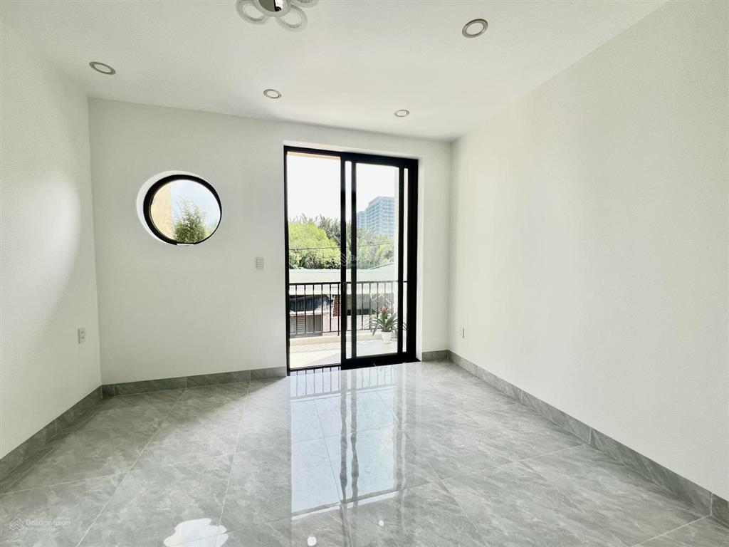 Nhà mới đón tết, đường 8m, 3 lầu, chỉ 4,95 tỷ