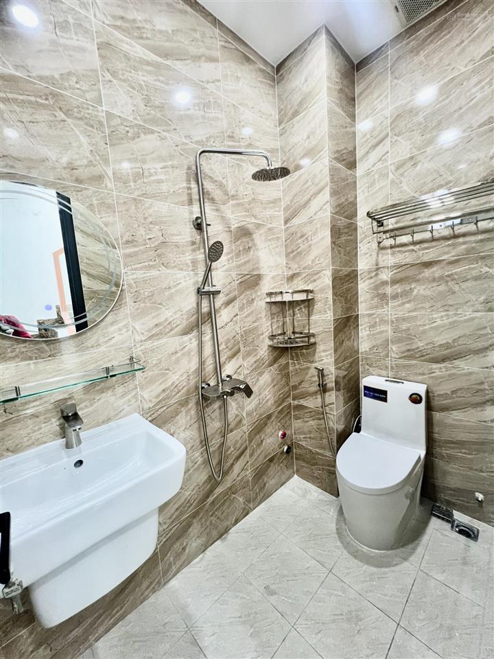 Nhà mới đón tết, đường 8m, 3 lầu, chỉ 4,95 tỷ