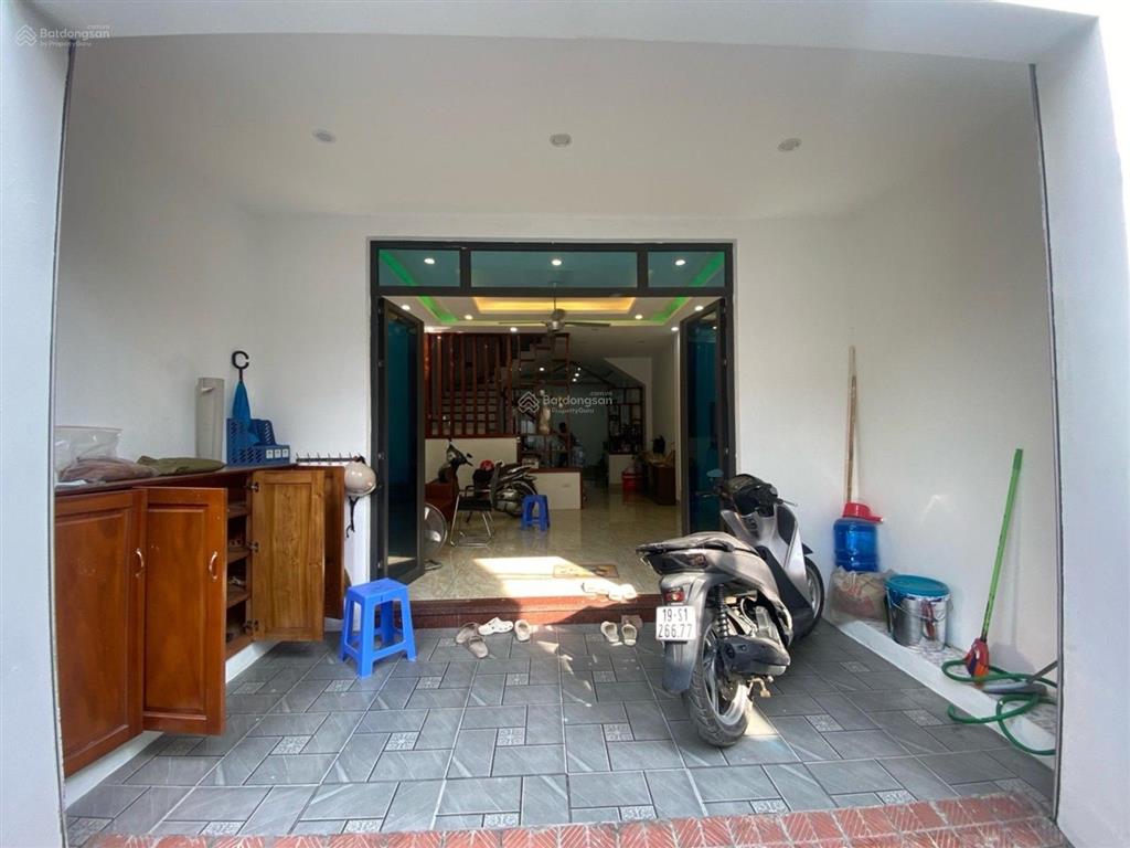 Nhà 3 tầng ở ngay ngõ thông ô tô đỗ cửa 51m2 đông nam gần hồ điều hòa, chỉ 8 tỷ 500tr