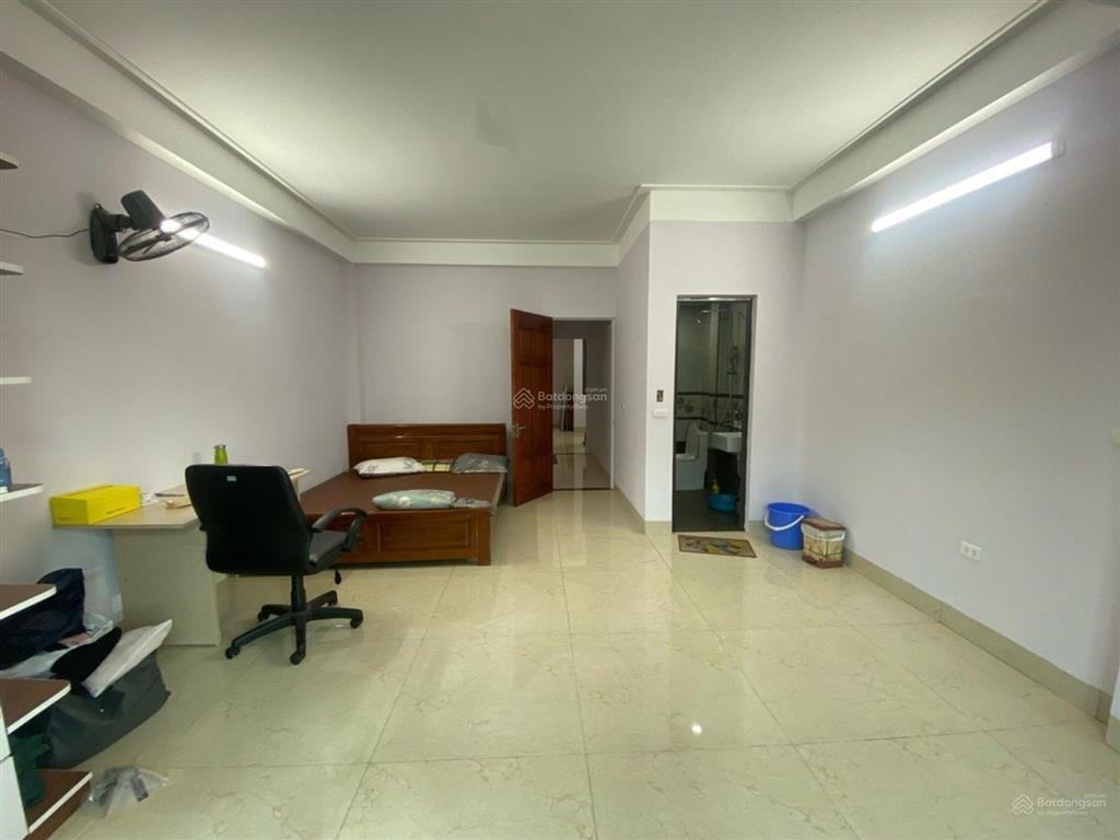 Nhà 3 tầng ở ngay ngõ thông ô tô đỗ cửa 51m2 đông nam gần hồ điều hòa, chỉ 8 tỷ 500tr
