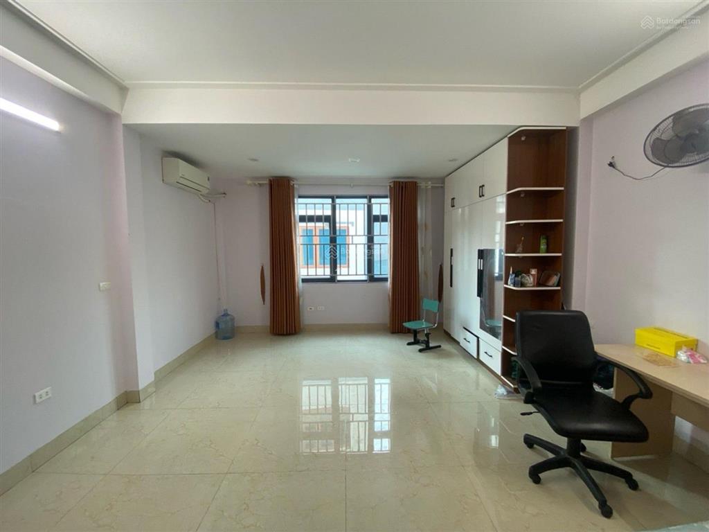 Nhà 3 tầng ở ngay ngõ thông ô tô đỗ cửa 51m2 đông nam gần hồ điều hòa, chỉ 8 tỷ 500tr