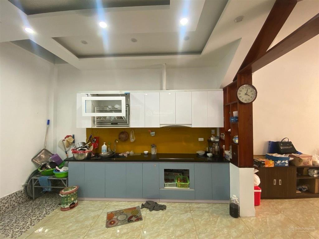 Nhà 3 tầng ở ngay ngõ thông ô tô đỗ cửa 51m2 đông nam gần hồ điều hòa, chỉ 8 tỷ 500tr