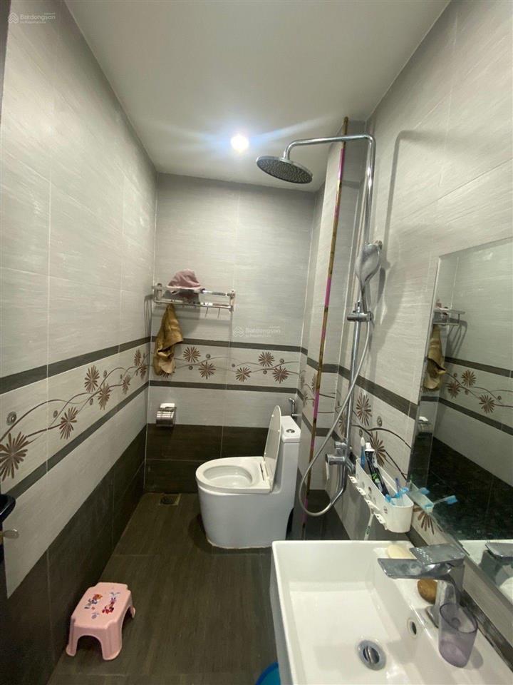 Nhà 3 tầng ở ngay ngõ thông ô tô đỗ cửa 51m2 đông nam gần hồ điều hòa, chỉ 8 tỷ 500tr
