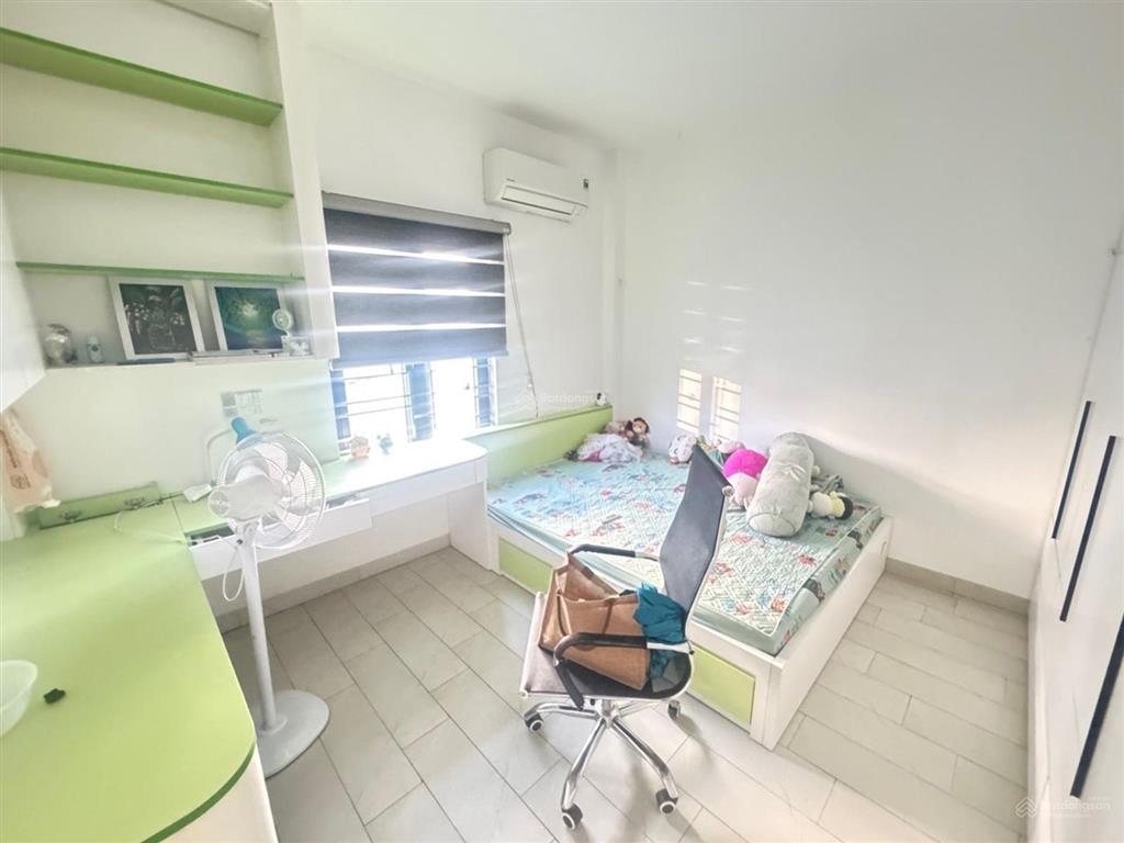 Lô góc 2 mặt tiền  nhà 3 tầng ở ngay  view công viên  qh đường 30m  cách võ văn kiệt 200m