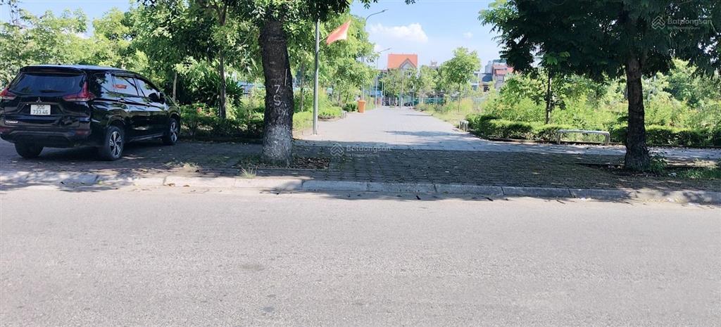Đường thông oto  cách vài nhà ra bìa làng và sân chơi quy hoạch năm sát trường học cấp 3 c