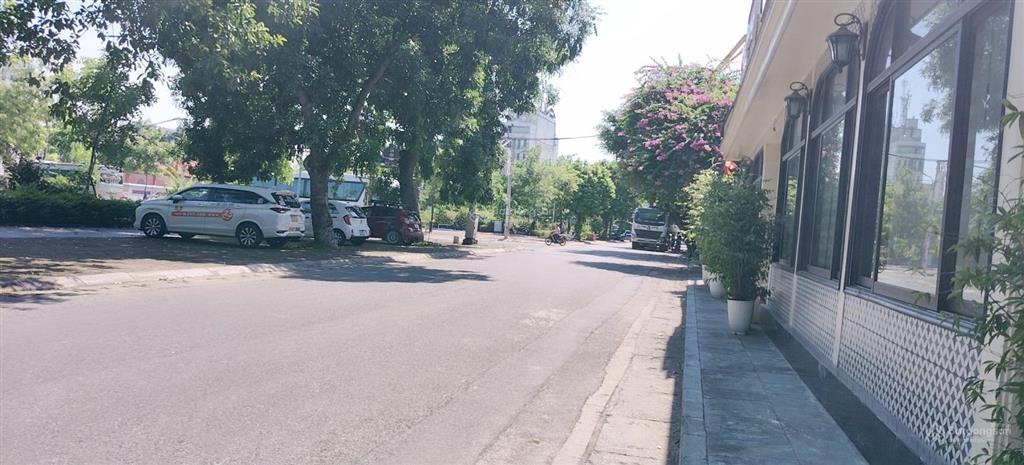 Đường thông oto  cách vài nhà ra bìa làng và sân chơi quy hoạch năm sát trường học cấp 3 c