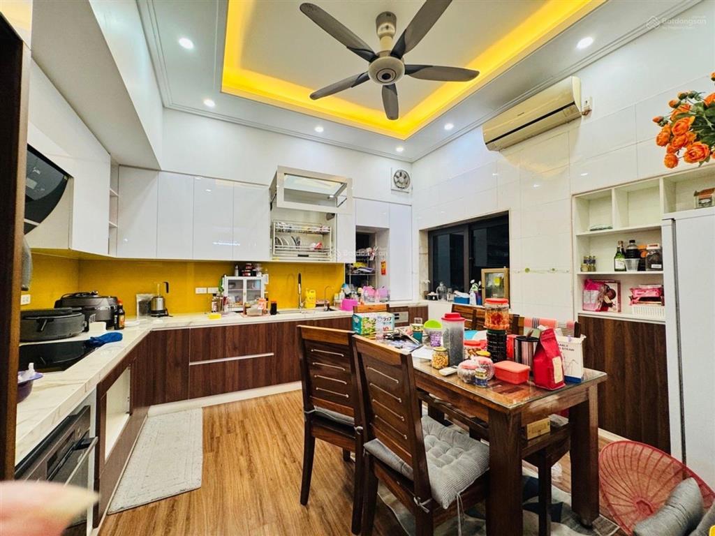 Nhà 3 tầng mặt đường chính thôn ô tô vào sân 101,2m full thổ giá 12 tỷ vị trí 101.2