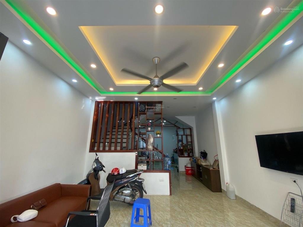 Nhà 4 tầng mới kính koong mặt ngõ thông ô tô đỗ cửa mặt tiền 4,8m view hồ siêu thoáng thiên lộc