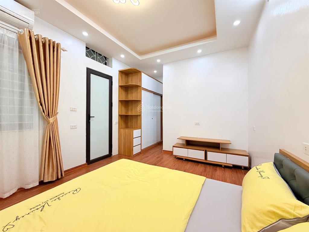 Nhà trần khát chân, 3 thoáng, 1p ra mặt phố, 3pn khép kín tặng nội thất, sổ đẹp chính chủ