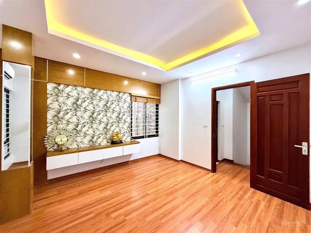Nhỉnh 6 tỷ nhà lê thanh nghị, 3 bước ra phố, lô góc, sổ riêng 5 tầng 3 ngủ full nội thất